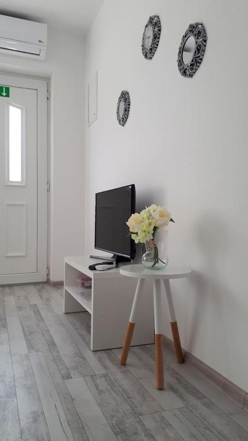 Apartman Lidija Dinjiska Екстер'єр фото
