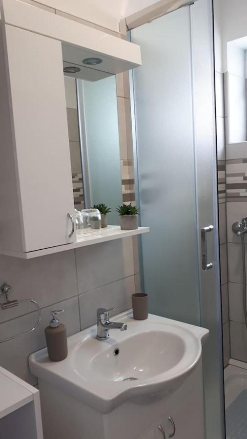 Apartman Lidija Dinjiska Екстер'єр фото