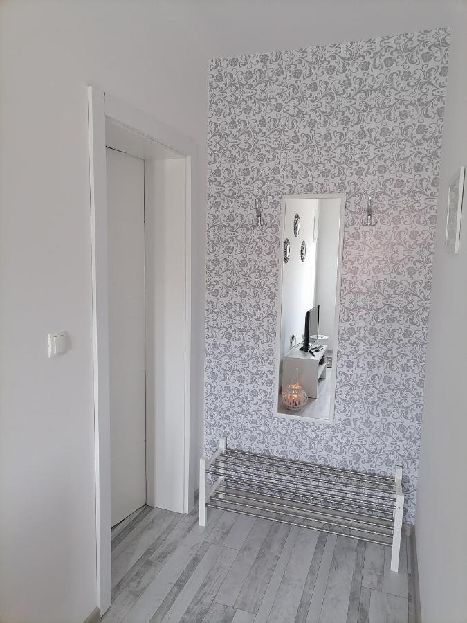Apartman Lidija Dinjiska Екстер'єр фото